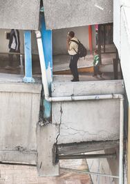 Crecen grietas en paredes y pisos del Metro Pantitlán