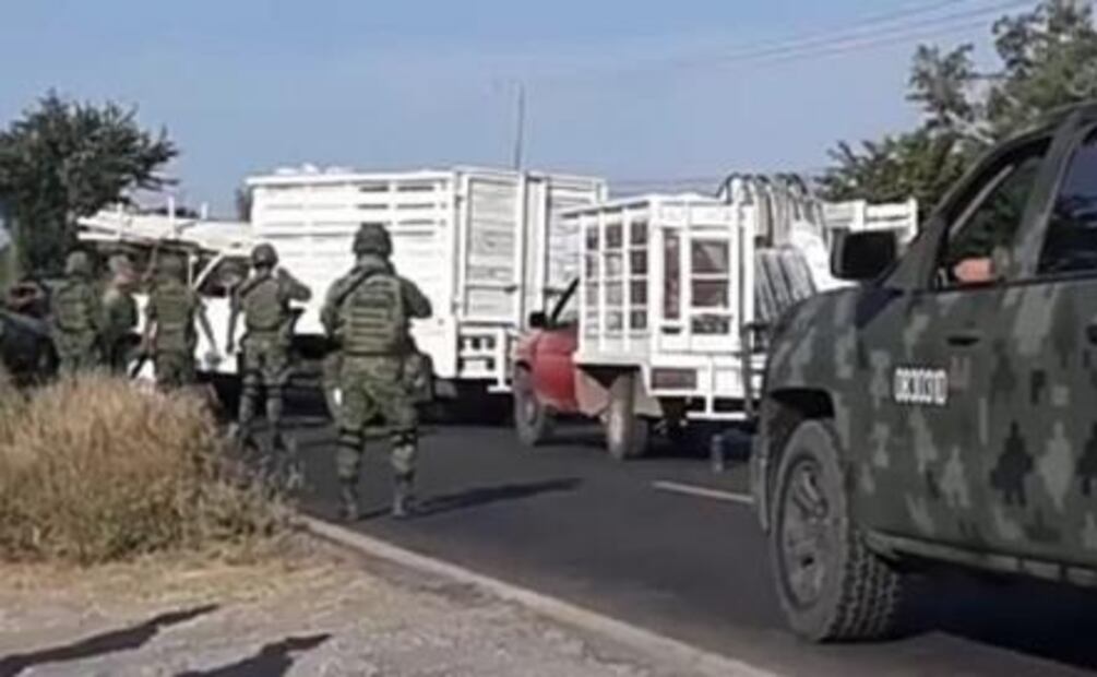 Tiroteos desencadenan bloqueos carreteros en Michoacán