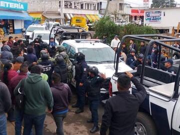 A golpes, habitantes de Hidalgo se enfrentan a elementos de seguridad por inspección de tala clandestina; no hay detenidos