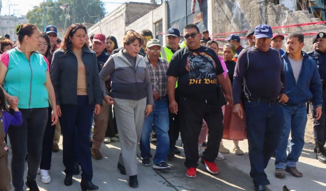 Delfina Gómez visita zona de explosión en Chimalhuacán. (Foto: especial)