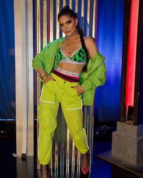 Ana Bárbara se une a la tendencia de mostrar la ropa interior