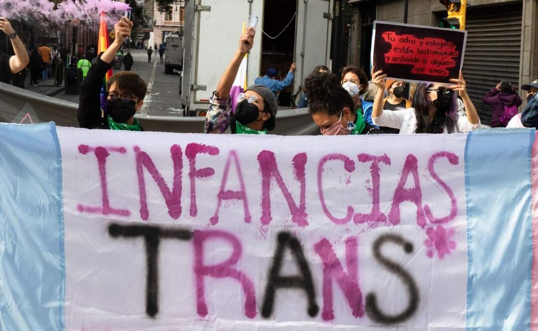 Ciudadanos se manifestaron para exigirle al Congreso de la Ciudad de México la aprobación inmediata de la Ley de Infancias Trans el 30 de agosto de 2021. Foto: Moisés Pablo/ Cuartoscuro
