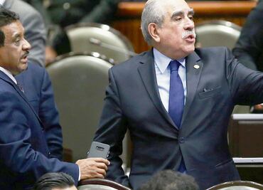 “Es una discrepancia normal por los sueldos”, dice AMLO