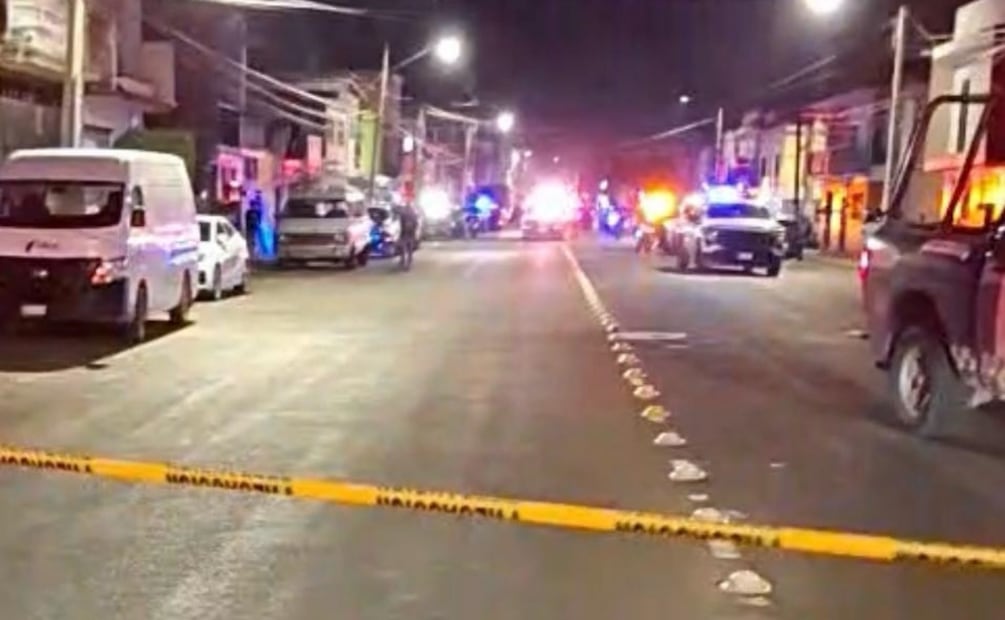 Un comando atacó a jóvenes, mujeres y niños que bailaban y disfrutaban de la música de banda en la calle Bustamante de la colonia Barrio Nuevo. Foto: Especial