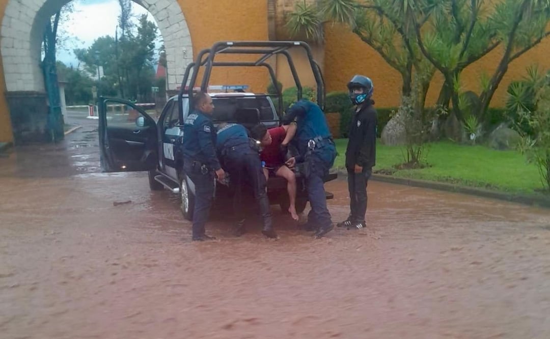 Rescatan a hombre arrastrado por corriente de agua en Hidalgo (02/08/2025). Foto: Especial