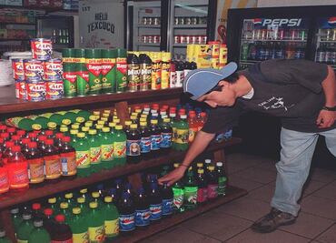 Respaldan investigadores impuesto de 20% a refrescos