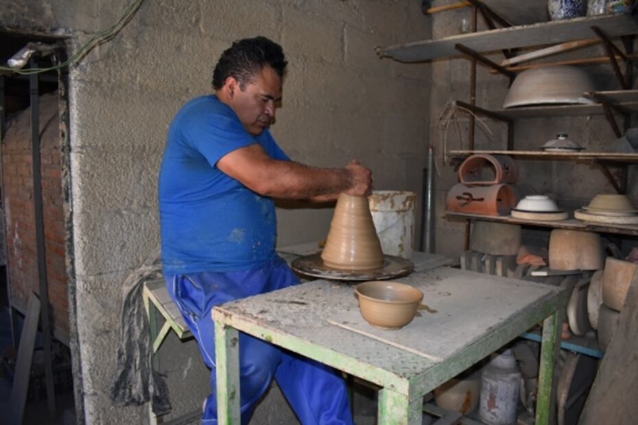 Con diseño mexicano, jóvenes apoyan a artesanos