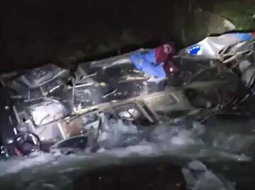 Autobús cae al abismo en Perú; hay al menos 25 muertos