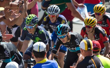 Froome golpea a aficionado; gana la octava etapa