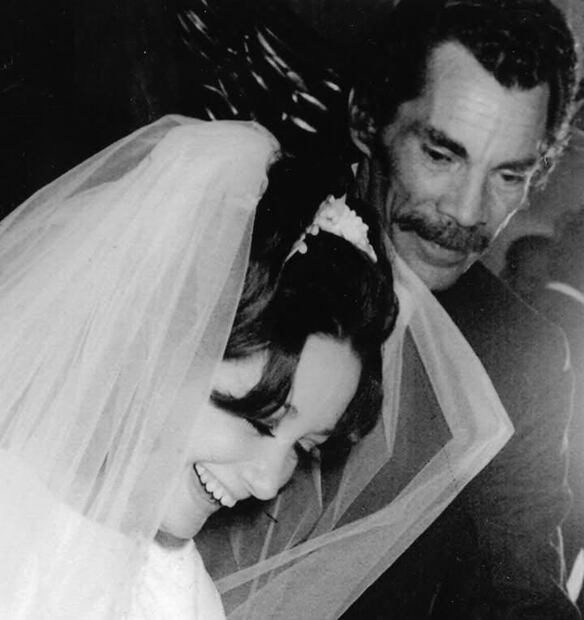 Ramón Valdés fue testigo en la boda de María Antonieta de las Nieves y el  locutor y narrador Gabriel Fernández. La actriz compartió la foto en sus redes sociales.