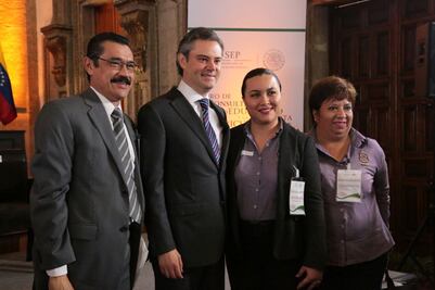 Nuño anuncia plan de fortalecimiento a las escuelas normales