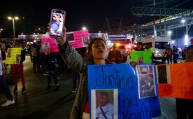 Familiares de Kevin Rodríguez bloquean Circuito Interior, a la altura del AICM; exigen justicia tras su muerte durante detención