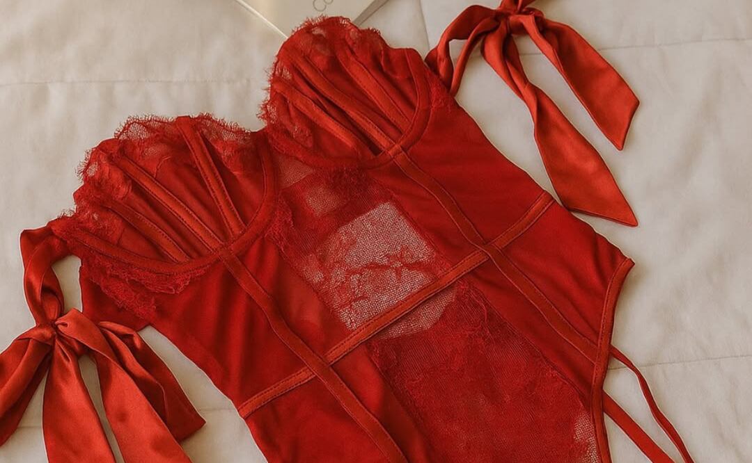 Encaje, transparencias y tonos que hablan de romance. Foto: Instagram @corse.mx