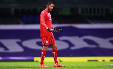Jesús Corona no jugó contra Pumas por tener Covid-19