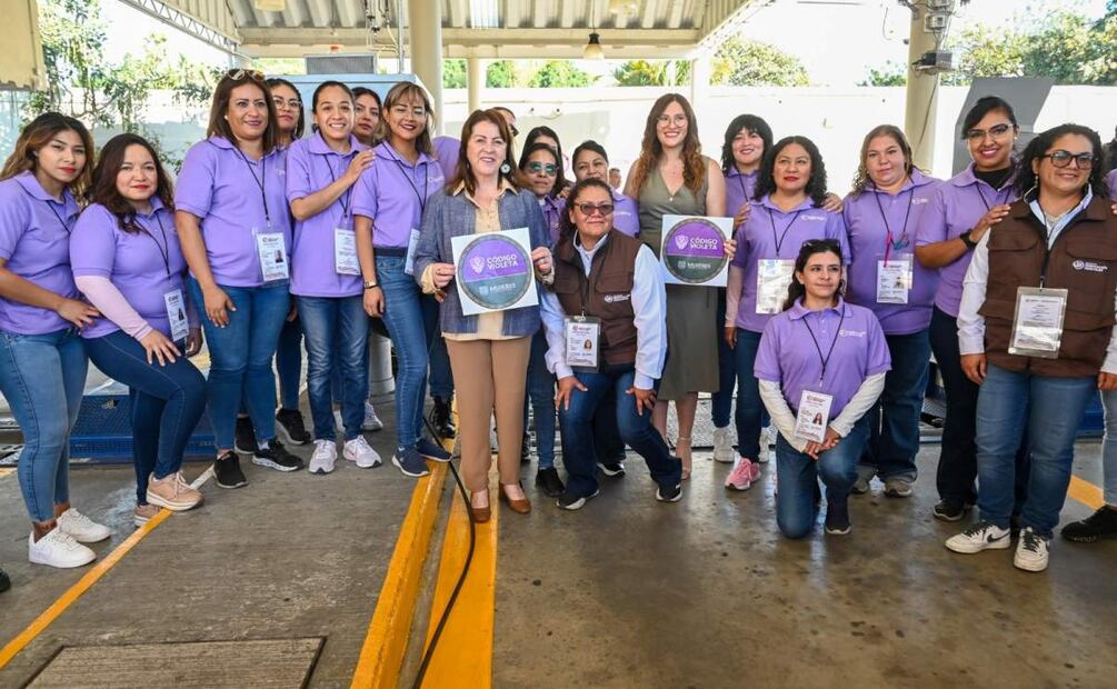 La gobernadora Margarita González acudió a la inauguración del primer Centro de Verificación Vehicular Violeta en Cuernavaca, Morelos (31/01/2025). Foto: Especial