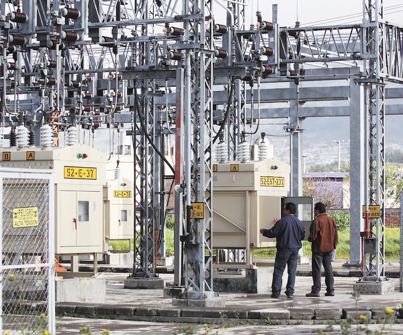 Las reformas han sido objeto de polémica, dado que dan preferencia a la CFE sobre las empresas generadoras de energía sustentable. Foto: ARCHIVO EL UNIVERSAL