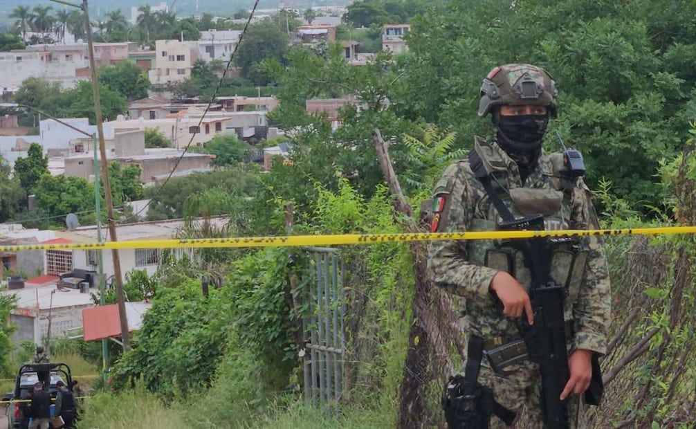Pese a que se desplegó un fuerte operativo de búsqueda de los responsables, los elementos de la estatal preventiva, el ejército y la Guardia Nacional, no lograron localizarlos.
Foto: Especial.