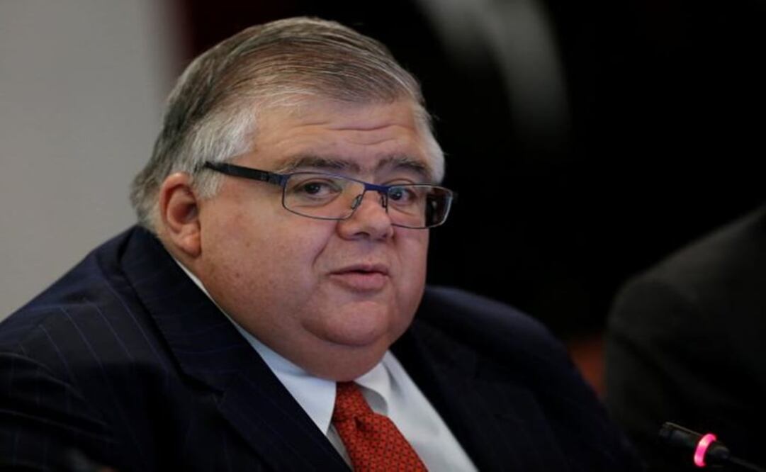 Mexican Central Bank Governor Agustin Carstens addresses the audience during a meeting at the Senate in Mexico City - Photo:Carlos Jasso/REUTERS