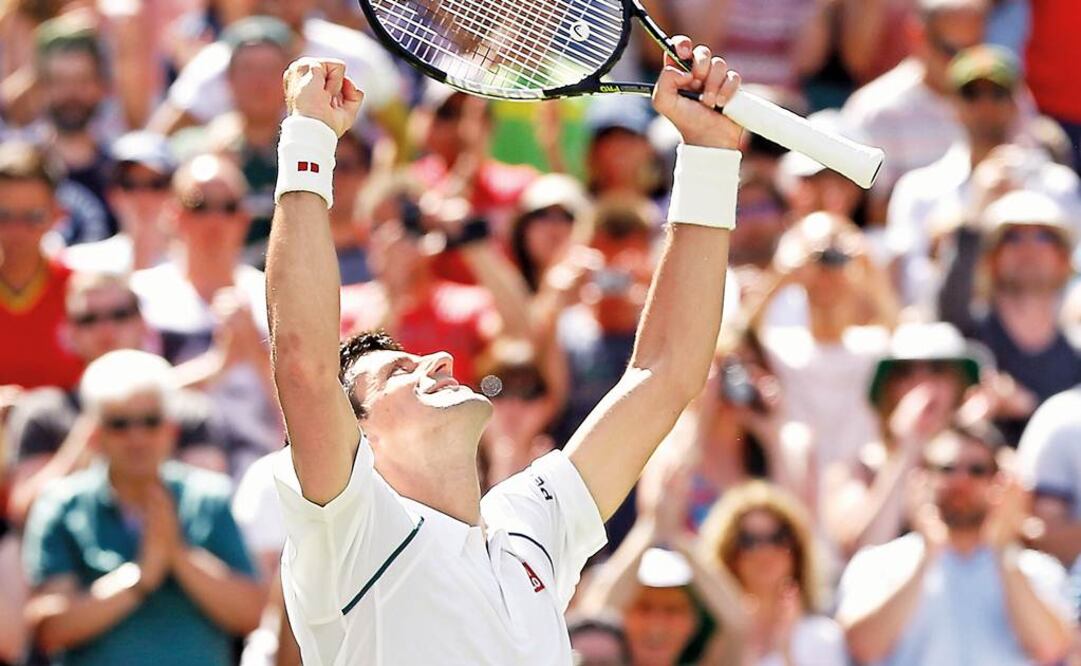 El serbio Novak Djokovic dio cuenta del alemán Philipp Kohlschreiber, en su debut en Wimbledon./AP