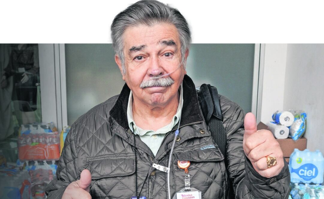 Jorge Ortiz de Pinedo recolecta agua para damnificados del huracán John. Foto: de Yaretzy M. Osnaya. EL UNIVERSAL