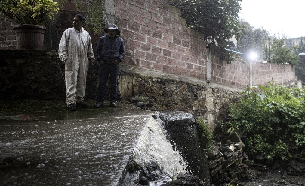 Natividad Campos, quien es parte de la Comisión del Agua de San Pedro Actopan, comentó que el 11 de julio colapsó una parte de la tubería a las afueras del pueblo. Foto: Gabriel Pano/EL UNIVERSAL