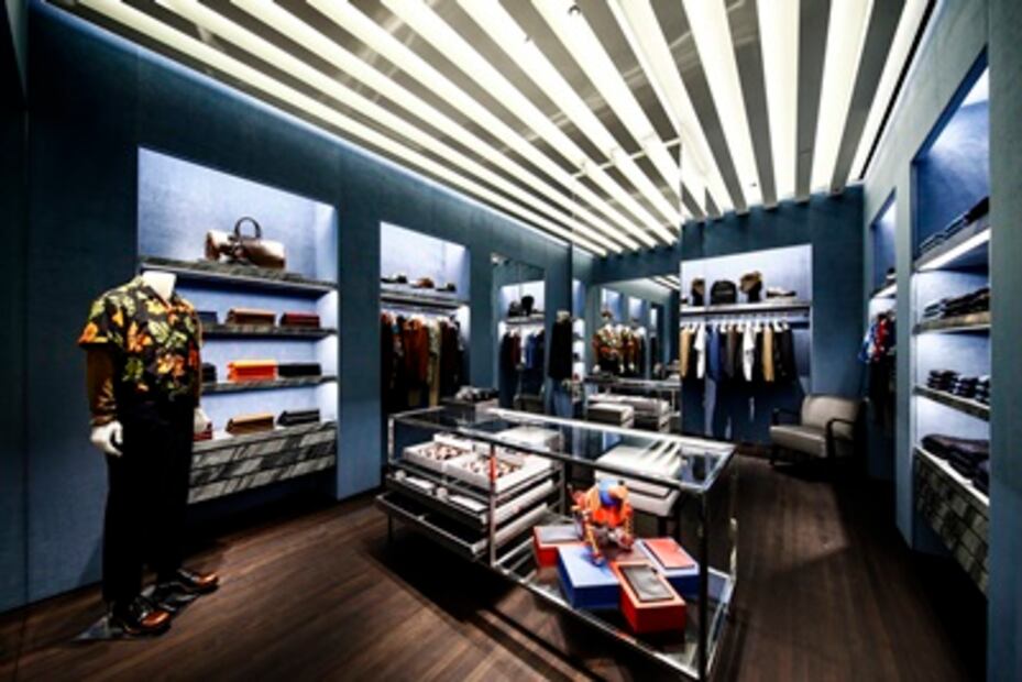 La tienda más lujosa de Prada reabre sus puertas