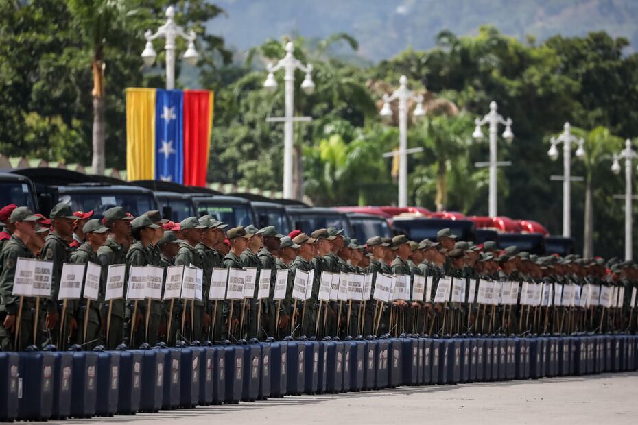 Militares con material electoral participan en un acto en Caracas (Venezuela) (Foto: EFE)