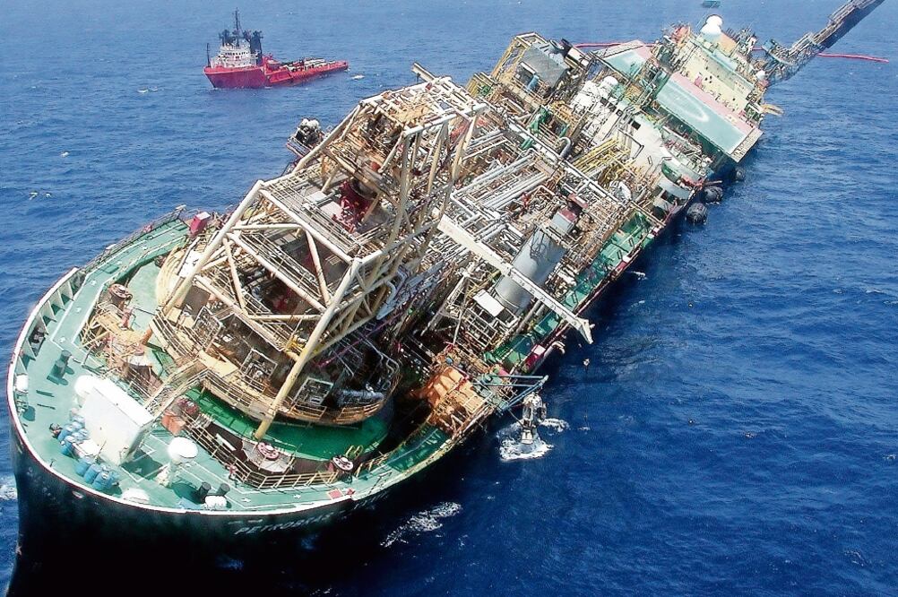 De acuerdo con la Cameintram, 76 embarcaciones mexicanas que sirven a Pemex no tienen contrato y otras 30 lo tienen suspendido (ARCHIVO EL UNIVERSAL)