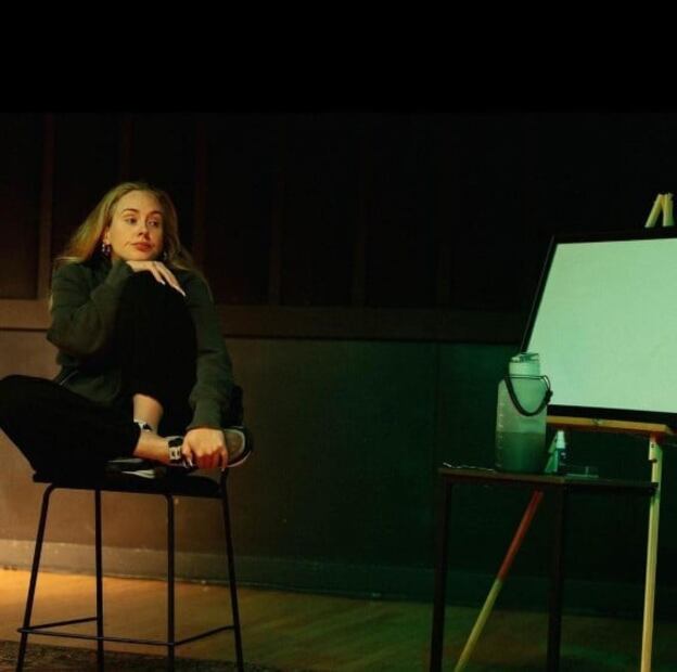 Adele se muestra sin una gota de maquillaje y luce increíble