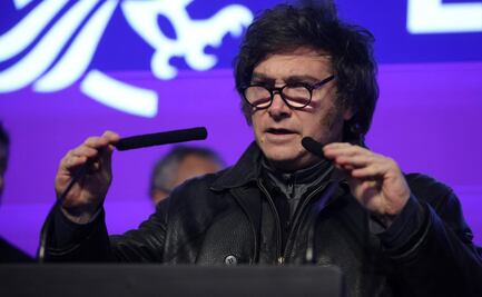 Revés electoral de Milei en elecciones pega a la economía argentina; acciones caen y el dólar se dispara