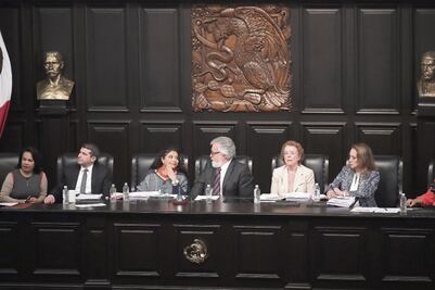 Chocan diputados por proyecto de Constitución