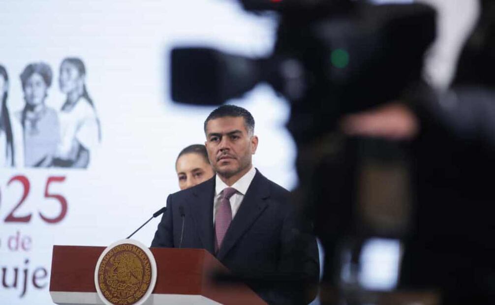 El secretario de Seguridad Omar García Harfuch informó que los policías municipales del primer círculo de protección del presidente municipal de Uruapan, Michoacán, Carlos Manzo, - quien fue asesinado el pasado 1 de noviembre- están libres, “pero localizados”, y que serán llamados a volver a declarar. Foto: Carlos Mejía/ EL UNIVERSAL.