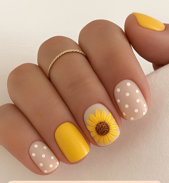 Entre las flores favoritas de la temporada tenemos: girasol, margarita e Hibiscus. Foto: Especial. Instagram @naildesiign_ideas