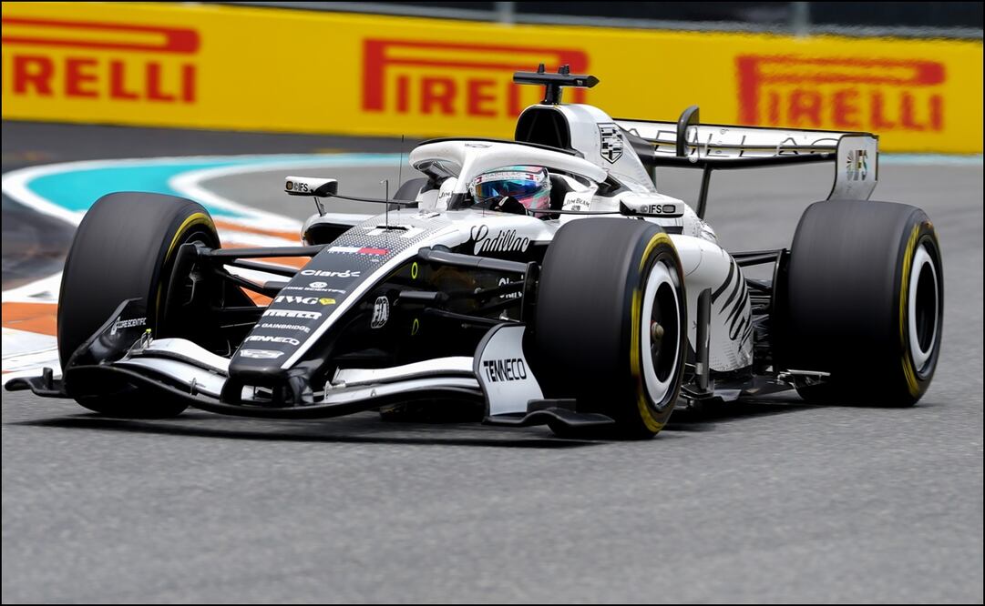 El mexicano Sergio Pérez de Cadillac compite durante el Gran Premio de Fórmula Uno de Miami. FOTO: EFE
