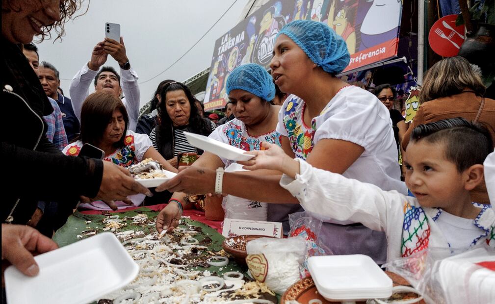 La tradicional festividad contará con la participación de 60 productores, 24 restaurantes, 17 stands de diversos productos artesanales, 12 puestos de bebidas alcohólicas además de un circo con dos funciones diarias y una feria con varios juegos mecánicos. Foto: Yaretzy M. Osnaya / EL UNIVERSAL