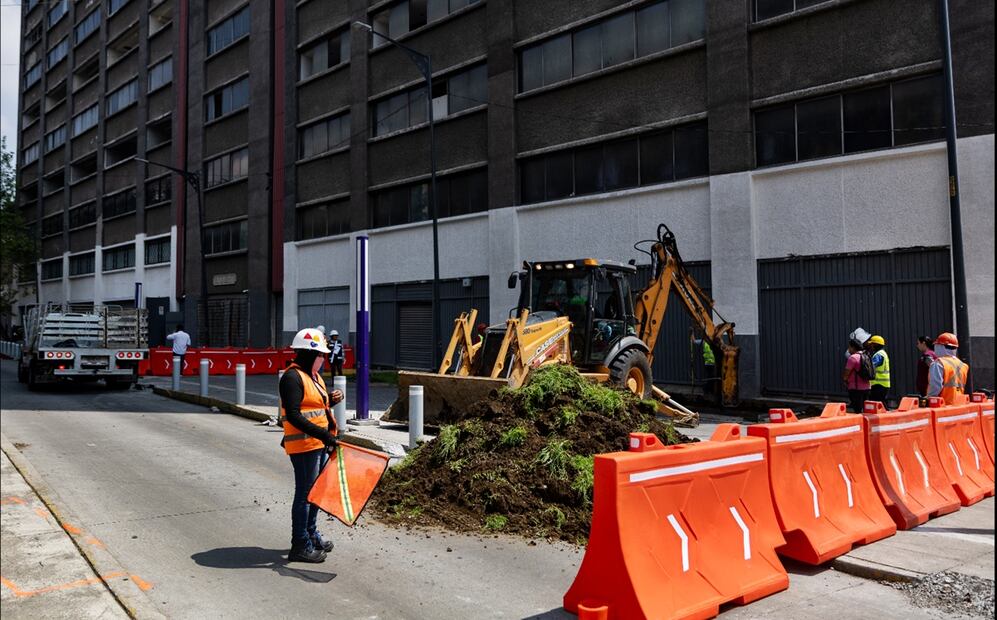 Arranque del programa para demoler edificios de alto riesgo dañados por sismos en la Ciudad de México, el 22 de septiembre de 2025. Edificio dañado en San Antonio Abad 8. Foto Hugo Salvador /EL UNIVERSAL