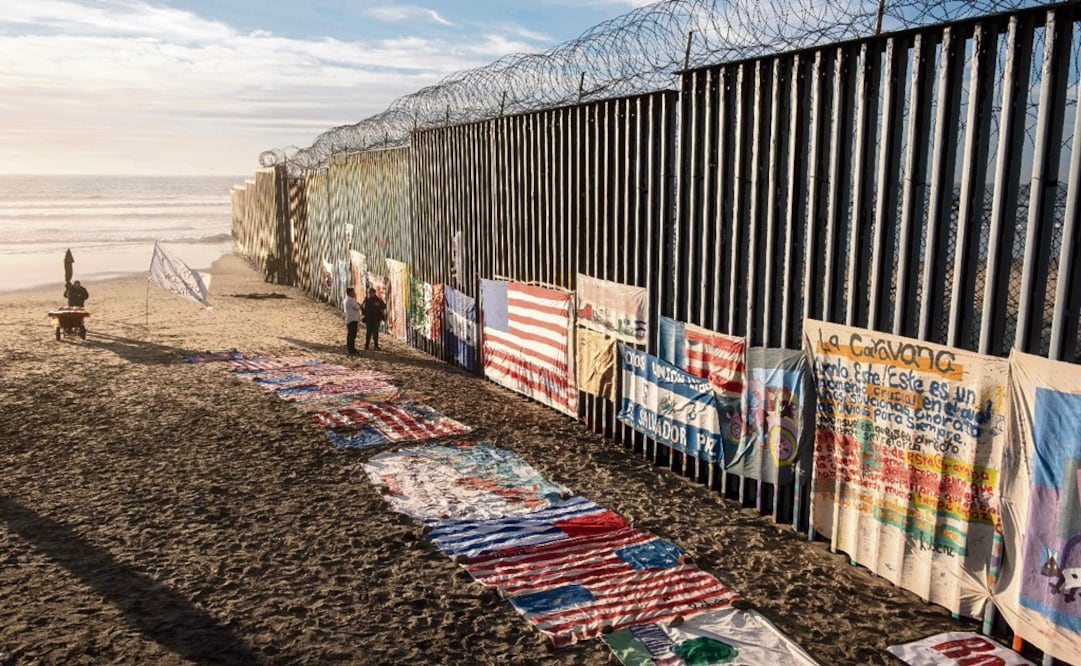 When the migrants noticed the presence of authorities, they attempted to flee the scene - Photo: Guillermo Arias/AFP