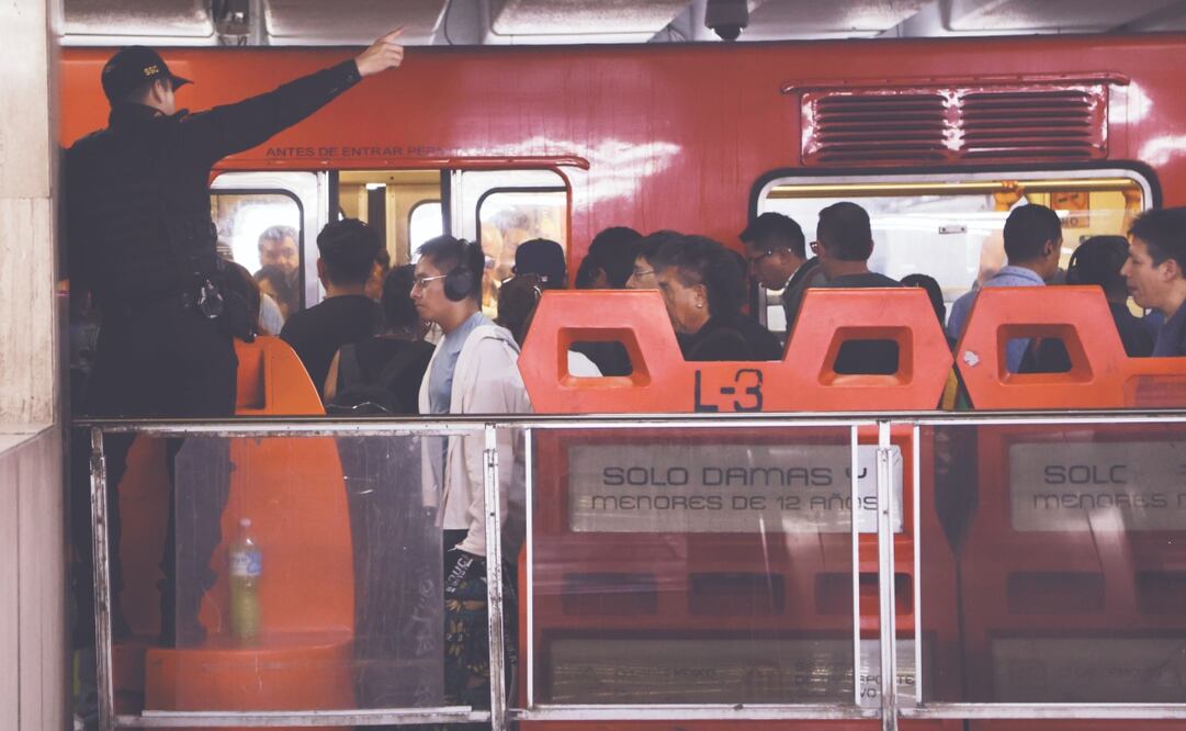 Tras reporte de pinchazos en el Metro de la CDMX, usuarios respaldan incremento de la seguridad. Foto: de Carlos Mejía. El Universal