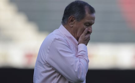 Suena Enrique Meza para sustituir a Luis Fernando Tena en Chivas