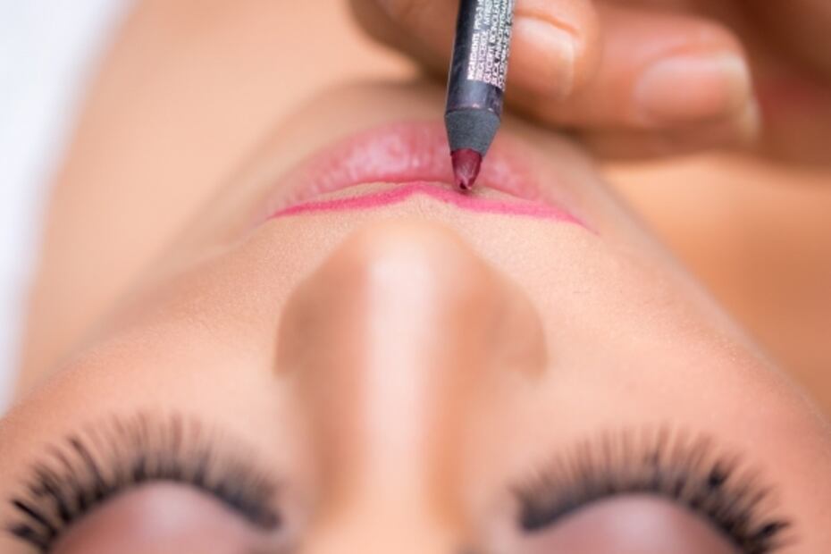 Te decimos cómo maquillarte los labios sin manchar el cubrebocas