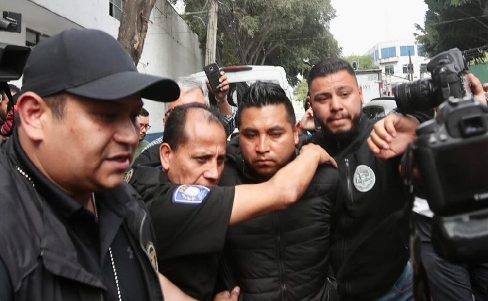 La Fiscalía mexiquense detuvo en Coyoacán a Sergio "N", acusado de arrojar a un perrito a un cazo con aceite hirviendo. Foto: Valente Rosas. EL UNIVERSAL