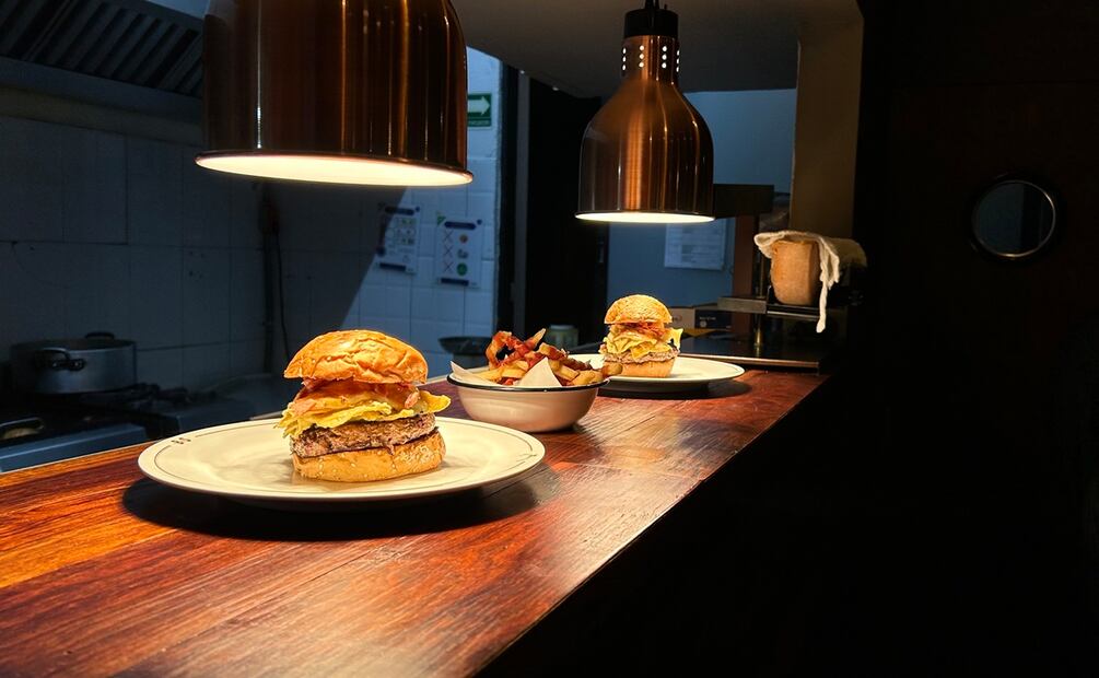 La hamburguesa especial de octubre fue una colaboración entre Butcher & Sons y Klein's. Foto: Alan Nájera / El Universal