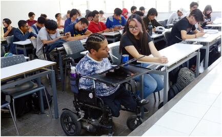 César, estudiante con focomelia, es una de las cuatro personas con discapacidad que ingresó a la UNAM