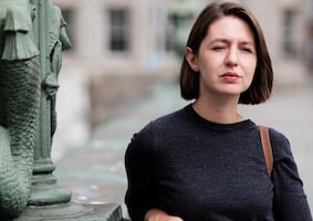 Por apoyar a Palestina, los libros de Sally Rooney dejarían de editarse y venderse en Reino Unido
