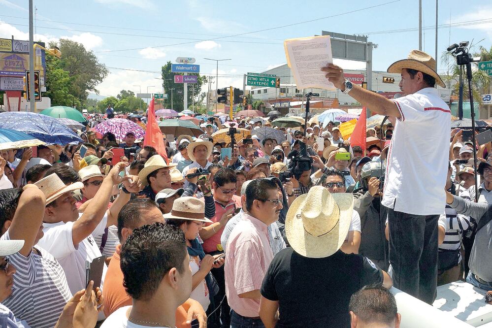 Rubén Núñez, secretario general de la Sección 22, aseguró que su movimiento no está derrotado y que no aceptarán condicionamientos para un encuentro con el gobernador de Oaxaca, Gabino Cué