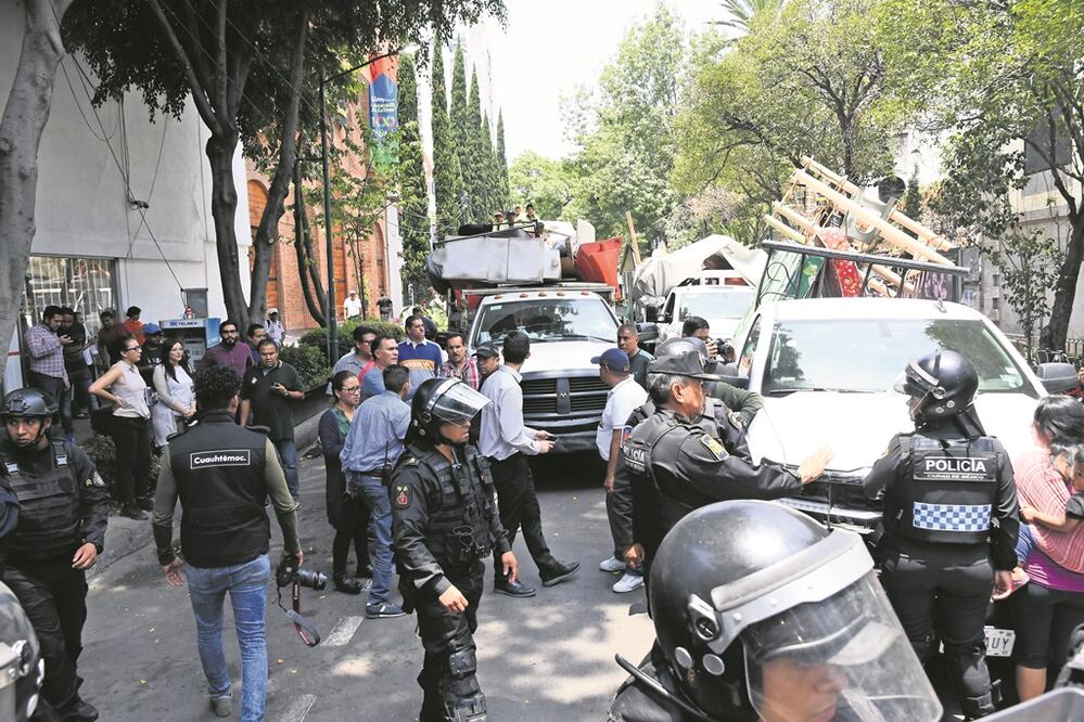 Desalojo de una vivienda en la colonia Juárez. Foto: El Gráfico