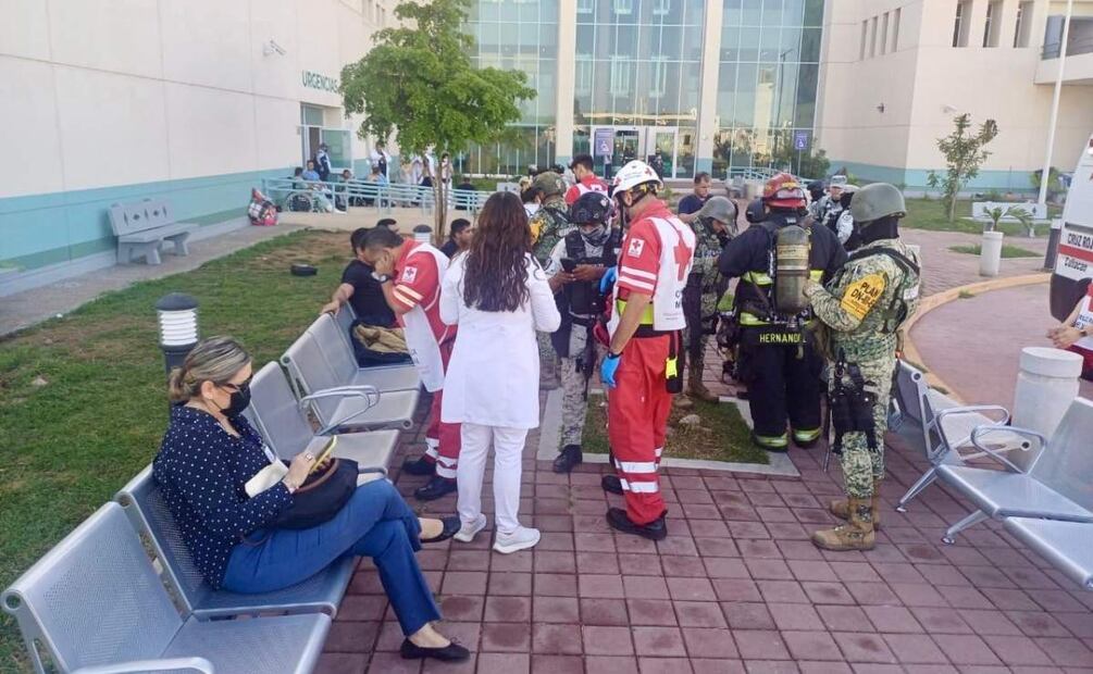 Evacúan a pacientes y personal tras reporte de incendio en el Hospital General de Culiacán, Sinaloa (15/07/2025). Foto: Cortesía