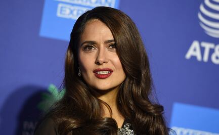 Salma Hayek luce escote en los Globos de Oro