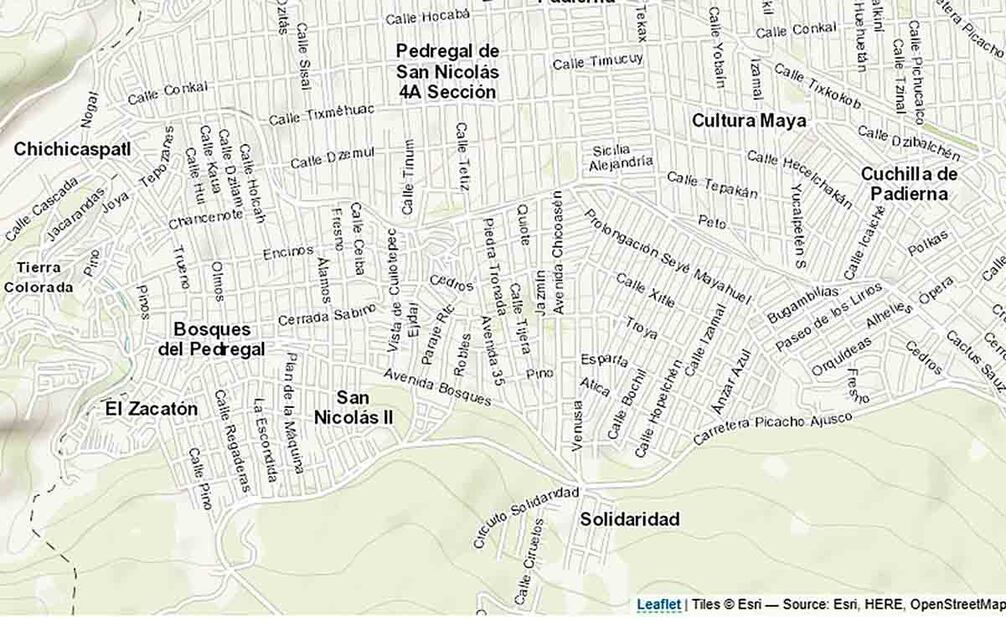 Vista actual del mapa que conforma la colonia Bosques del Pedregal y sus alrededores, antes eran considerada como “colonia paracaidista”, posteriormente por la presión social, el gobierno de la ciudad les cedió el registro como colonias pertenecientes a la alcaldía Tlalpan. Podemos observar que al día de hoy estas colonias se encuentran en las orillas del bosque, en la parte de abajo del mapa se aprecia la carretera Picacho-Ajusco. Foto: Pueblos de América/ Especial