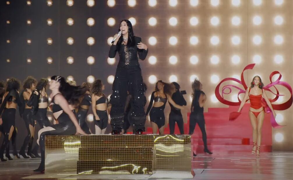 Al ritmo de "Believe", la legendaria cantante cerró el show con broche de oro. Foto: Captura de pantalla.